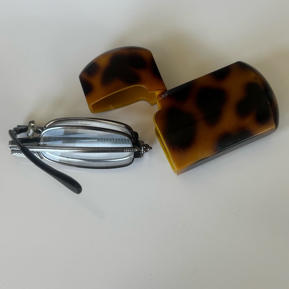 Vintage Folding Reading Glasses +2.50 Tortoise Hard Case Compact Travel Readers